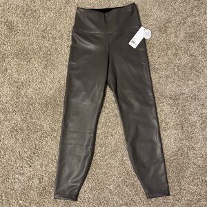 NWT Yogalicious Leggings